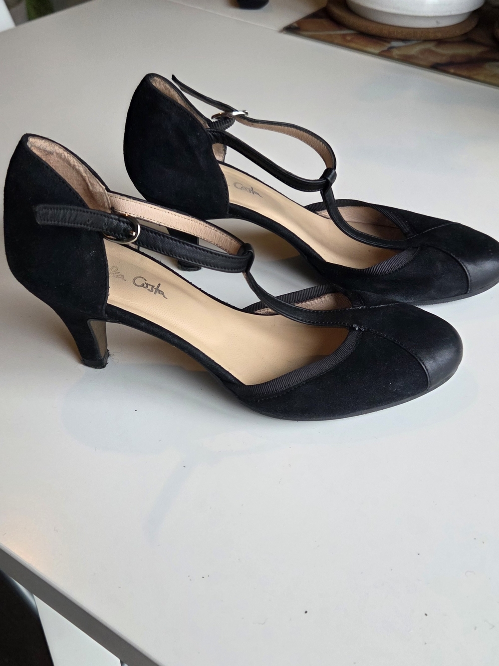 Classic Black T-Strap Mid-Heel Pumps - Versatile Evening Heels